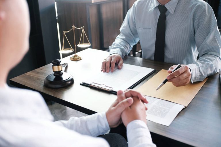¿Cuáles son las ventajas de elegir un abogado?